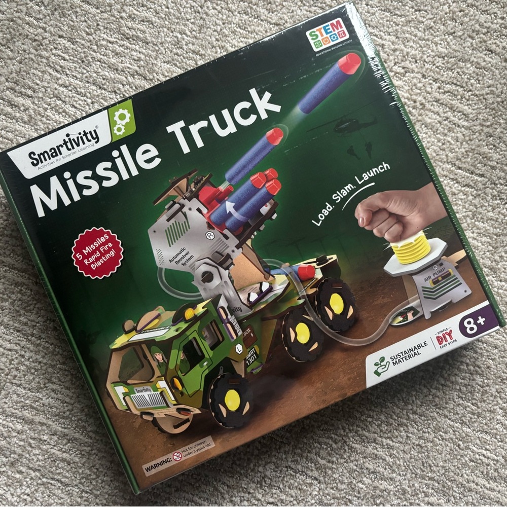 NIB Smartivity Missile Truck STEM Construction Kit with Rotating Launcher